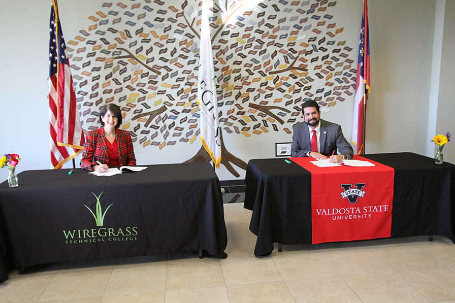 Wiregrass President Tina Anderson and VSU President Richard Carvajal signing articulation agreements.
