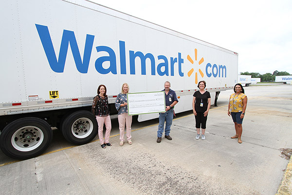 Walmart Distribution in Valdosta donates to Wiregrass